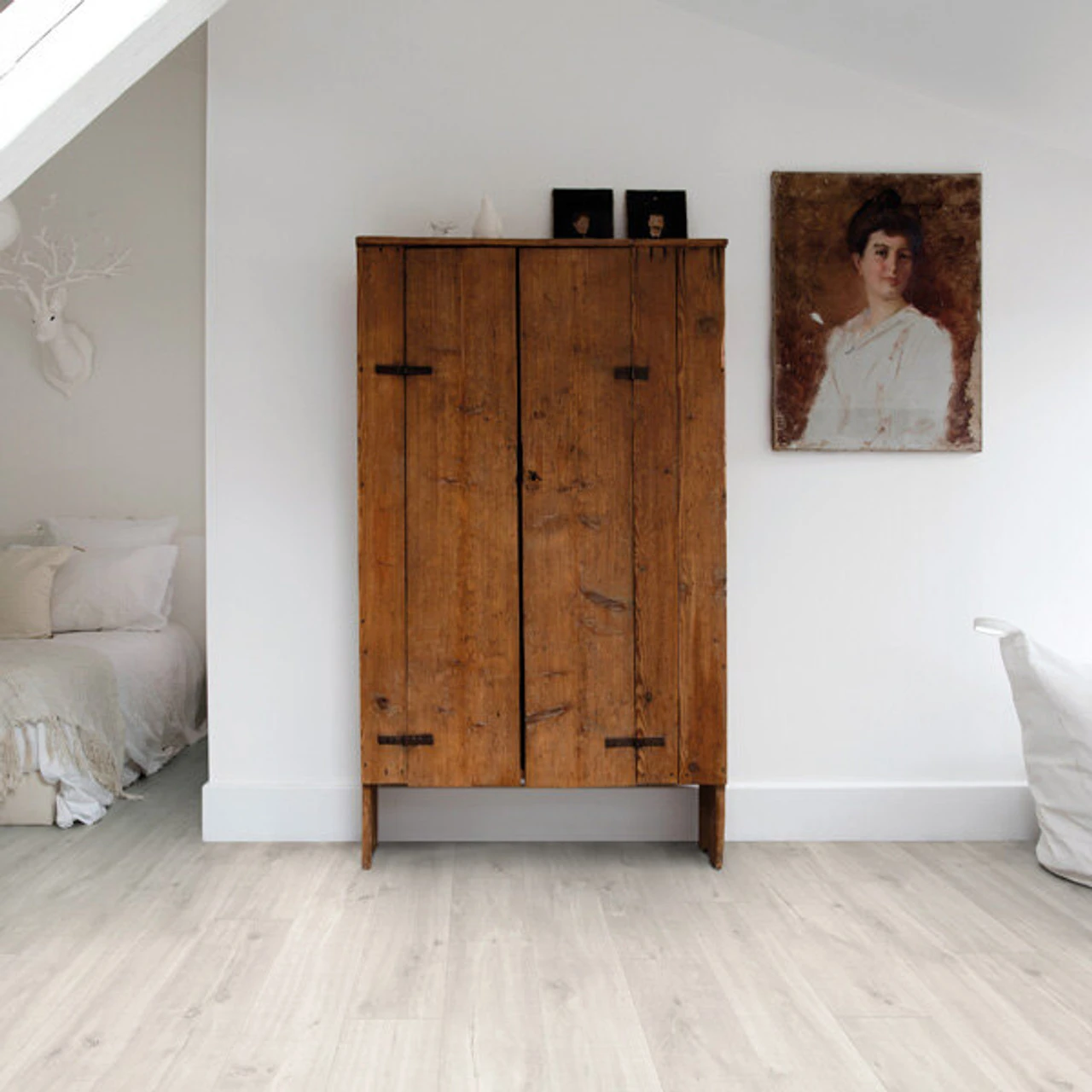 Quick Step Balance Glue Plus Canyon Oak Light With Saw Cuts Livyn Vinyl Flooring (3.655m2) 4 Quick Step Balance Glue Plus Canyon Oak Light With Saw Cuts Livyn Vinyl Flooring (3.655m2) - Image 2