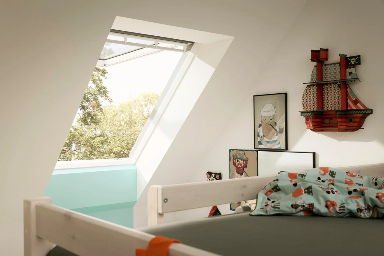 VELUX GPL 2070 Top Hung Roof Window White Painted (PK/CK/FK/UK/MK/SK) Various Sizes 12 VELUX GPL 2070 Top Hung Roof Window White Painted (PK/CK/FK/UK/MK/SK) Various Sizes - Image 10