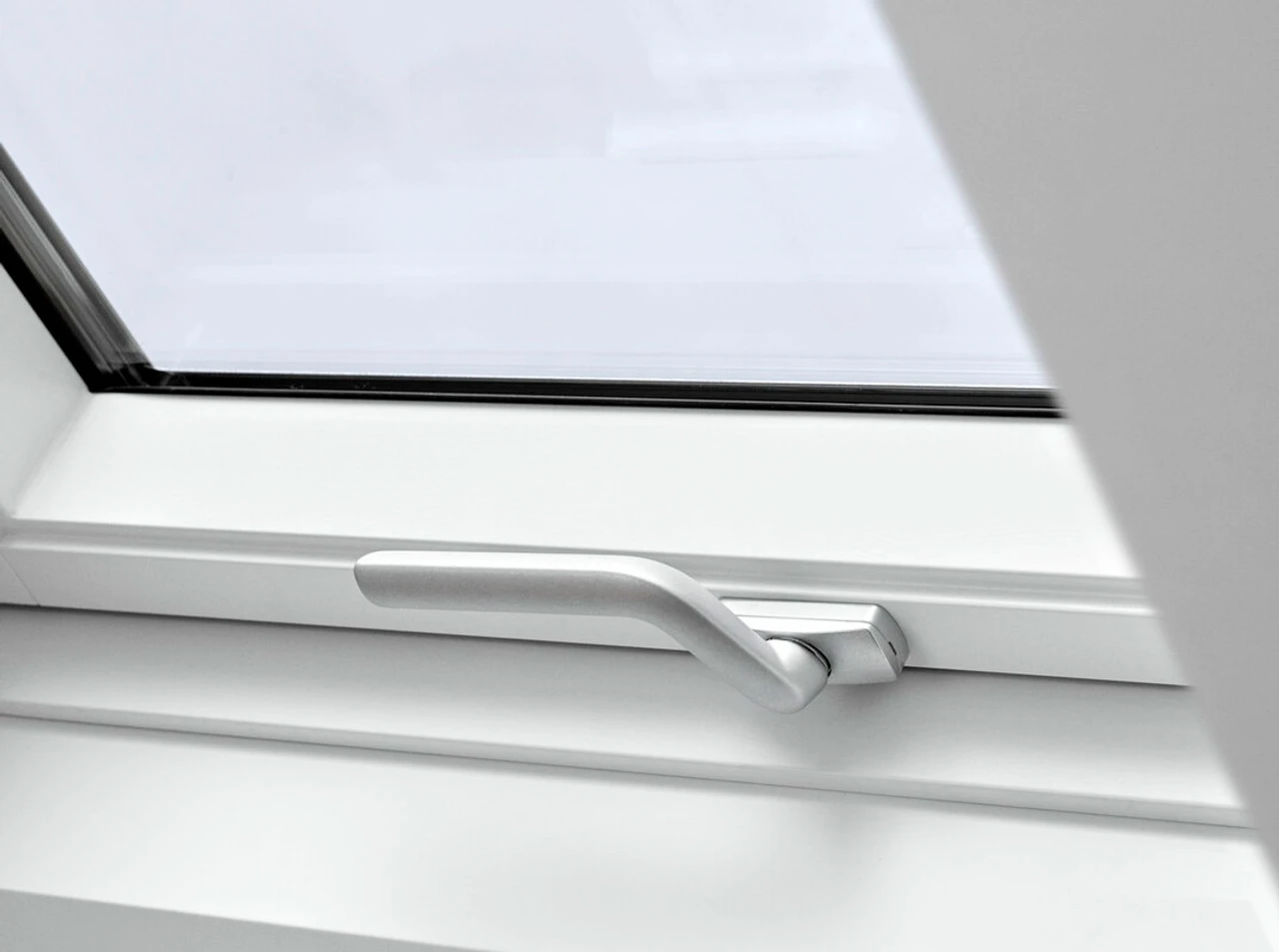 VELUX GPL 2070 Top Hung Roof Window White Painted (PK/CK/FK/UK/MK/SK) Various Sizes 7 VELUX GPL 2070 Top Hung Roof Window White Painted (PK/CK/FK/UK/MK/SK) Various Sizes - Image 5